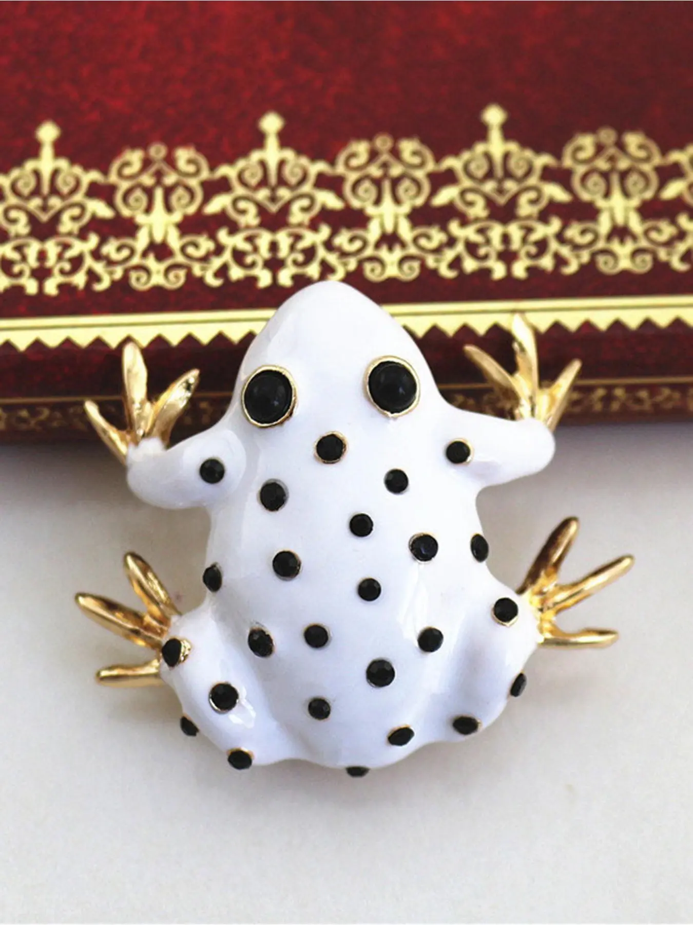 Exquisite White Teardrop Glazed Rhinestone Green Enamel Frog Brooch with Pearls, Elegant Brooch, Lapel Brooch