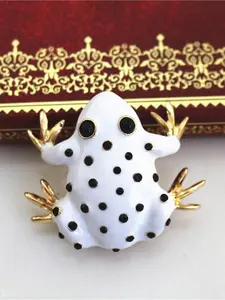 Exquisite White Teardrop Glazed Rhinestone Green Enamel Frog Brooch with Pearls