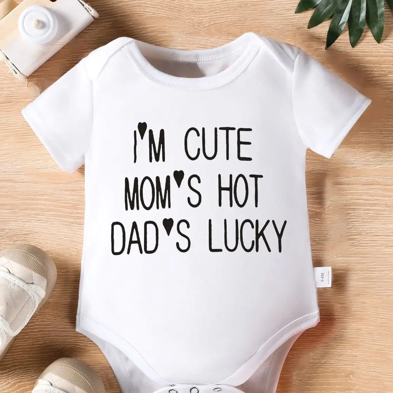 Unisex Baby "I'm Cute Mom's Hot Dad's Lucky" Short Sleeve White Bodysuit, Funny Family Quote Newborn Romper 1PS