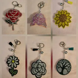 Flower Bag Charm Bling Keychain - Decorative Keychain with Floral Design, Ideal for Keychains and Accessories