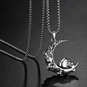 1pc Moon Necklace Retro Hip-Hop Crescent Moon Skull Pendant Men'S Accessory