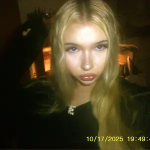 Product Review of FHD 1080P Digital Camera with SD Card, 16X Digital Zoom Camera, Portable Mini Camera for Teenagers Students Boys Girls, Point and Shoot Camera for Gifts, Tech Gadgets, Gift from e**