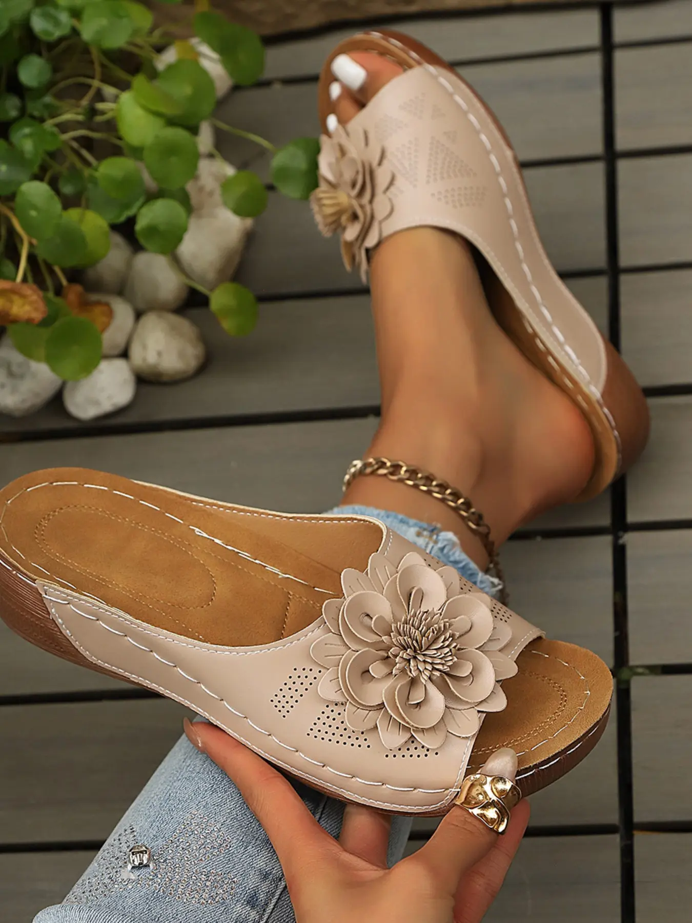 Women's Retro Floral Wedge Sandals, Boho Sandals, Summer Style Sandals, Round Toe Open Toe Slip-On Summer Shoes, Fashionable Outdoor Wear, Comfortable Casual Footwear, Vintage
