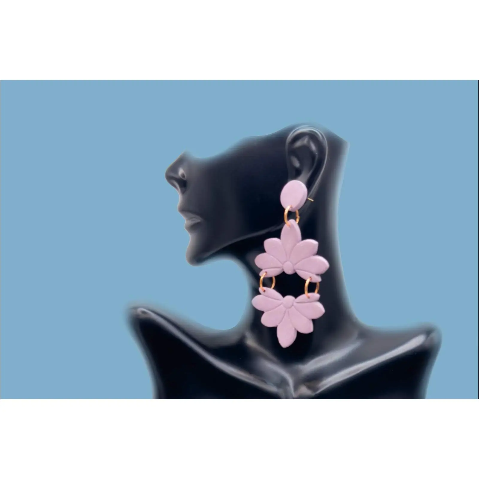 Earrings 2 half flowers found in lilac color.-