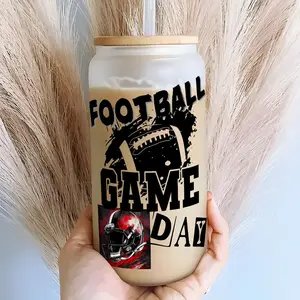 American Football Game Day Football 16oz covered straw glass drinking cup, reusable glass drinking cup, high-quality glass jar design, suitable for iced coffee, beer, juice, milk, cold drink glass cups, fashionable, Perfect Gift for American Football Fans
