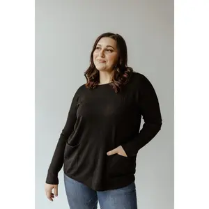 ESSENTIAL CREW NECK SWEATER WITH POCKETS IN BLACK