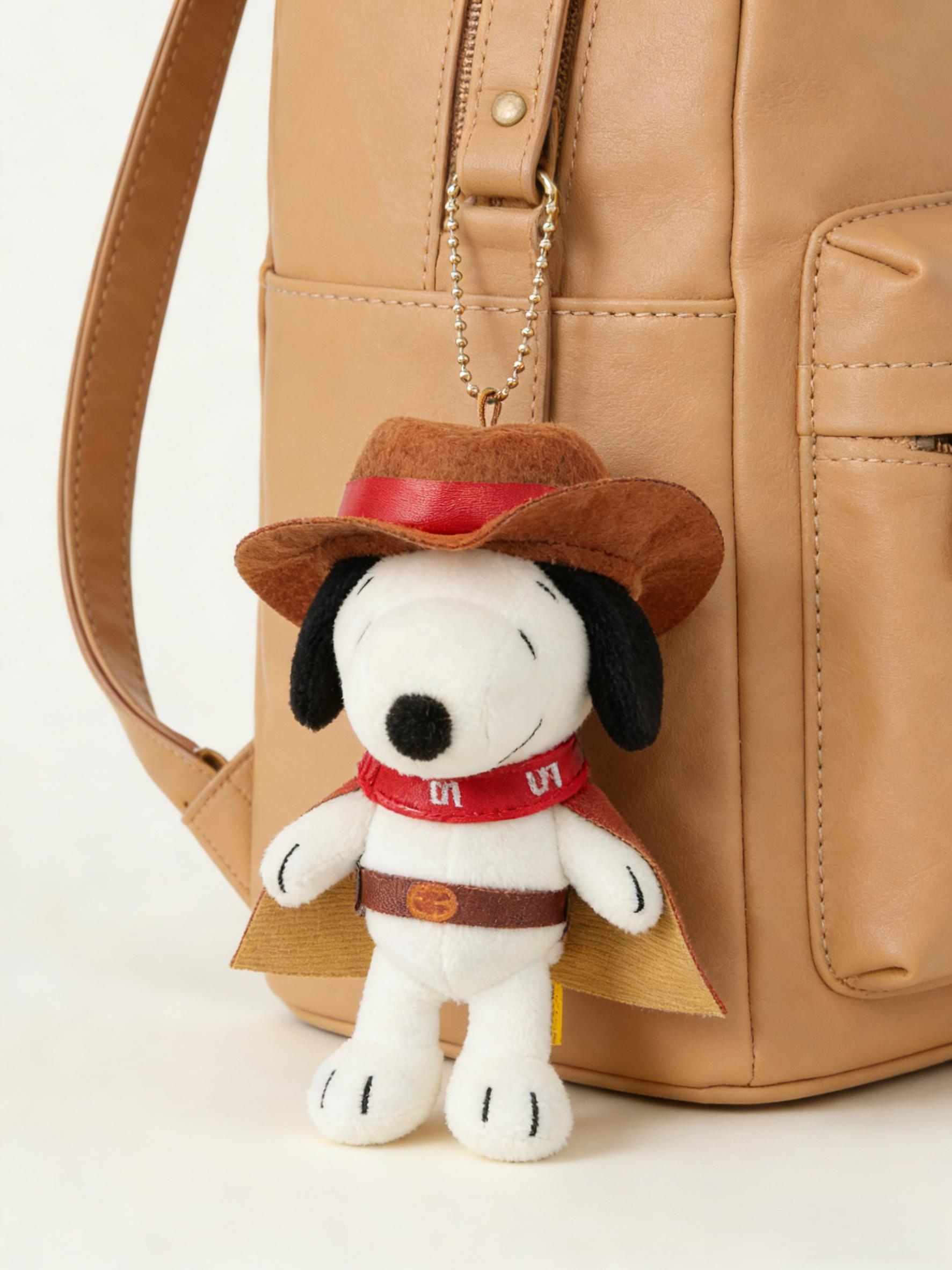 Western Cowboy Series Plush Keychains, Ideal for Snoopy Lovers, Plush Product Type, Features Western Cowboy-themed Snoopy Designs for a Charming Look.