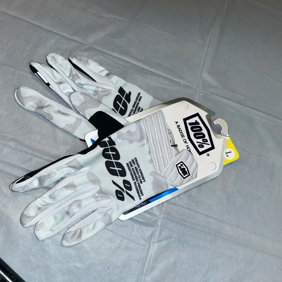 White camo 100% racing gloves White camo 100% racing gloves