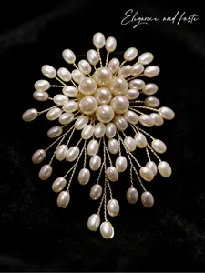 Elegant Handmade Pearl Flower Brooch for Women, Fashionable All-Occasion Accessory, Pure Handcrafted Jewelry Decoration, Bouquet Daisy Pin