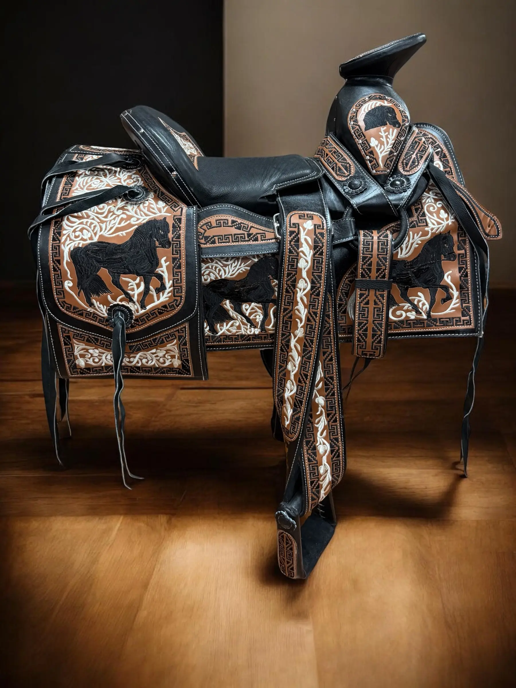 15.5 Montura para Caballo / Silla de Caballo / Saddle Horse