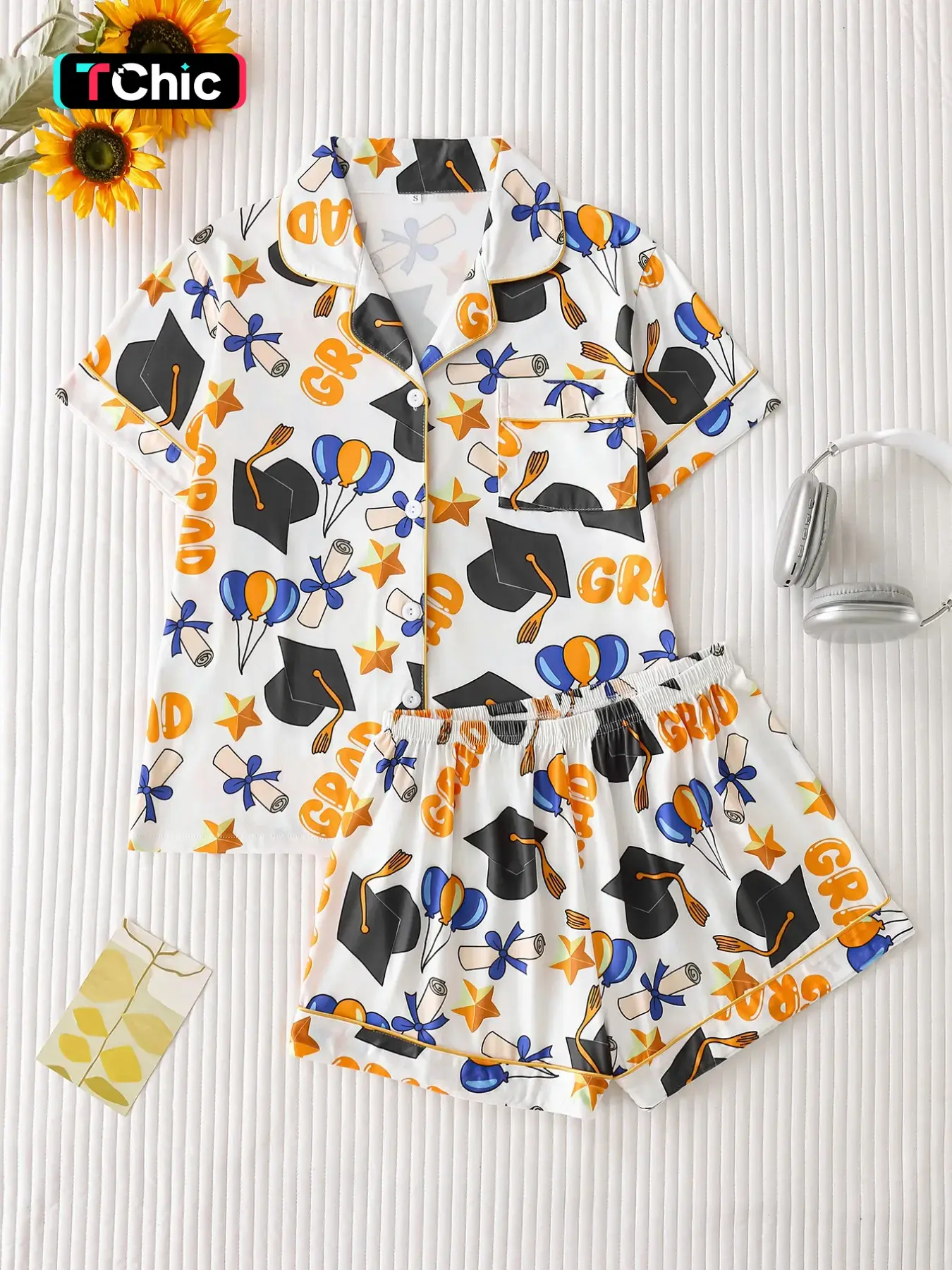 Women's Graduation Theme Pajama Set, Button Front Short Sleeve Top + Loose Comfortable Shorts, Casual All-Over Print Loungewear Sleepwear, Lounge Pjs Set, Casual Pajama Sets