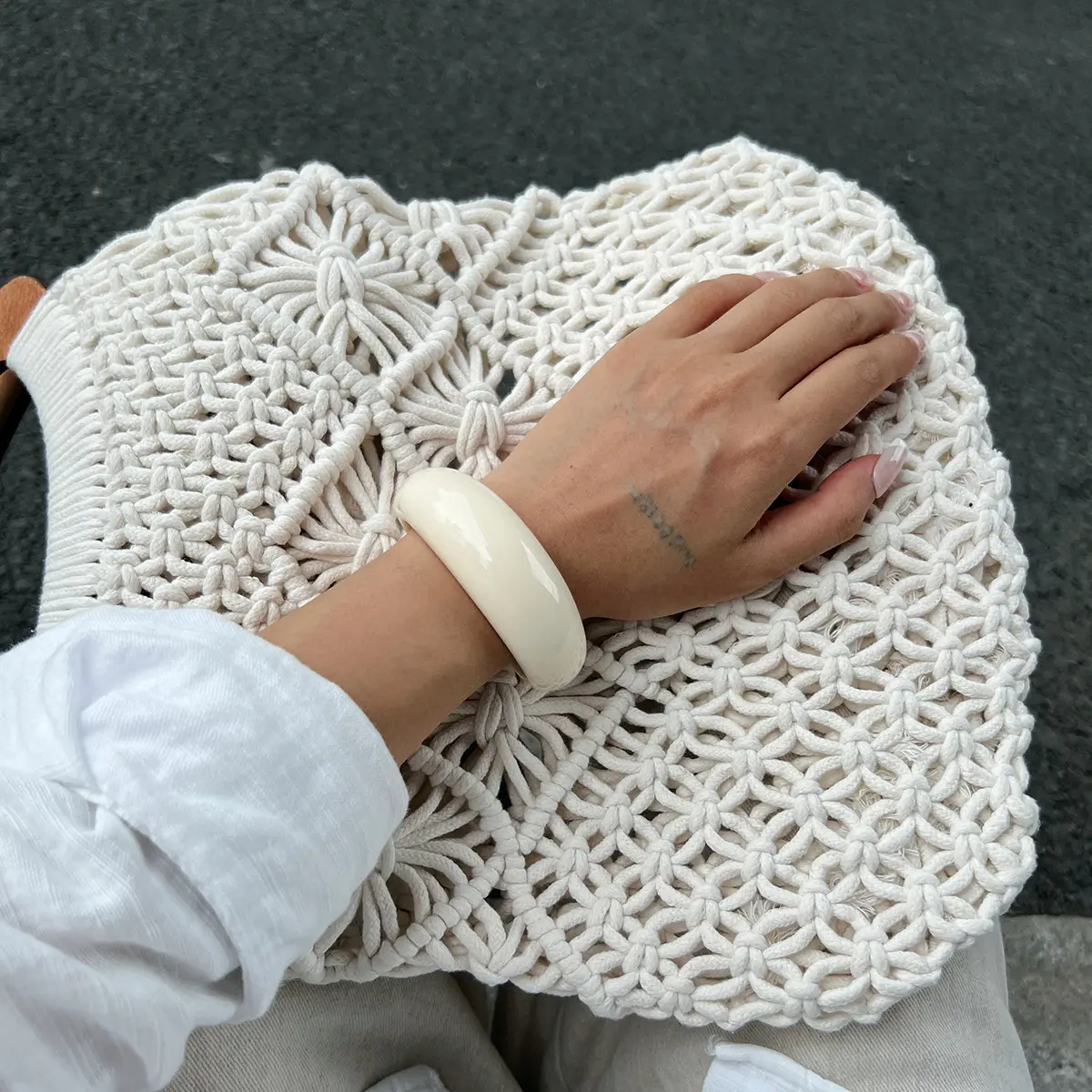 01 White bracelet 2926