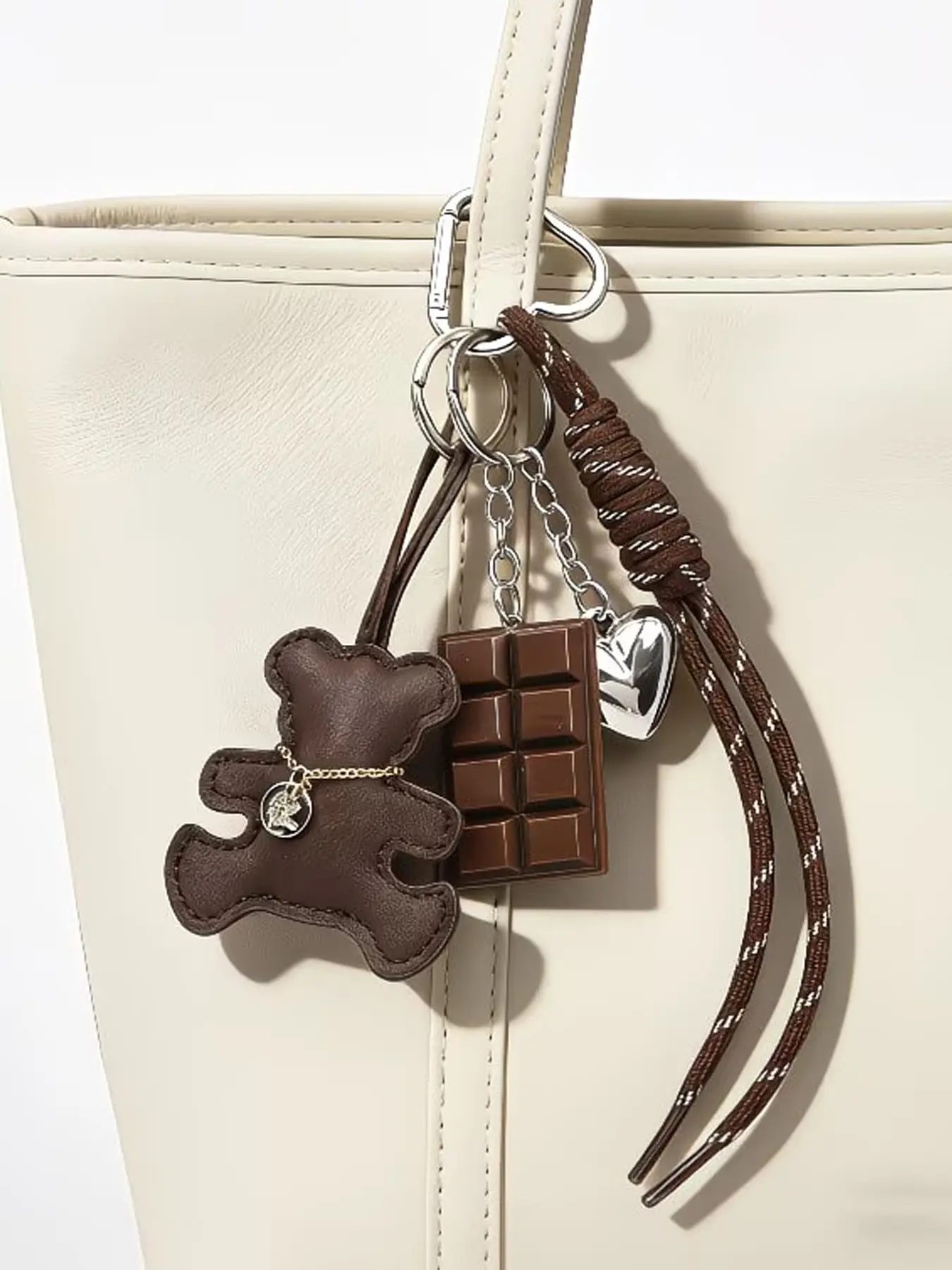 Retro Brown Pu Little Bear Chocolate Keychain Charm, Keychain For Bags, Bag Keychain Pendant, Niche Design Lanyard, Suitable For Commuting, Dating, And Travel, Decorative Pendant, Teddy Bear Charm, Bag Accessories Charms