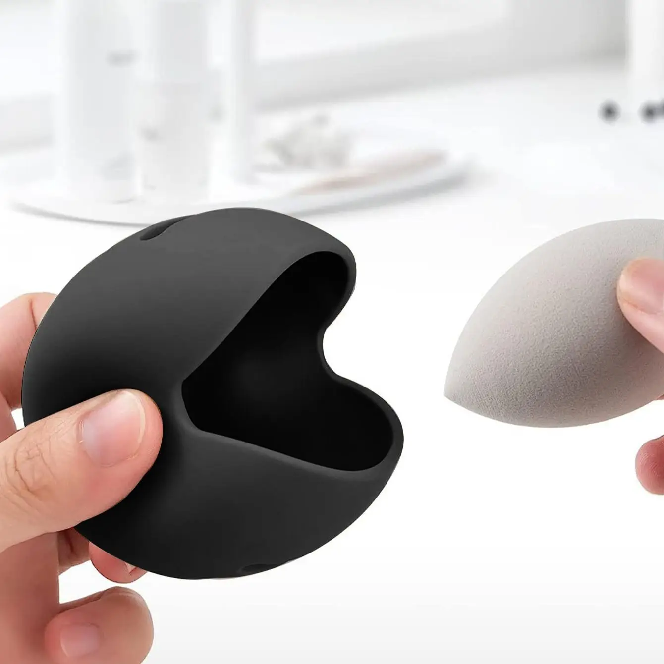 Makeup Egg Silicone Storage Bag, 1 Count Breathable Draining and Dustproof Beauty Egg Storage Container, Mini Storage Organizer, Summer Gifts Portable