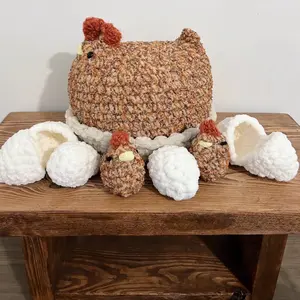 Crochet Mama Mabel Chicken