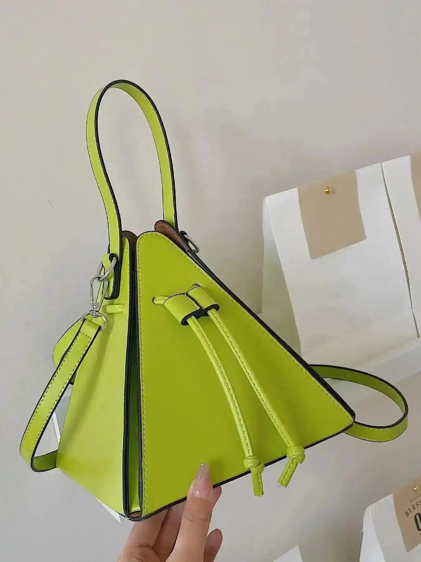 2026 Women's Solid Color Triangle Crossbody Bag, Lightweight Casual Pu Leather Handbag for Daily Used, Casual Trendy Versatile High-quality Daily Commuting Bag, Girl Fashionable Shopping Bag, Casual Shoulder Bag, Casual Handbag Satchel