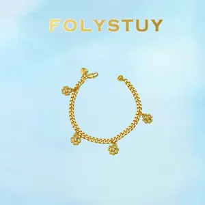 [FOLYSTUY (W163)]Cuban Link Chain Bracelet with Multiple Flower Charms, 0.2" Width 7.4" Length, Elegant Statement Wrist Bangle for Daily Wear & Gifting