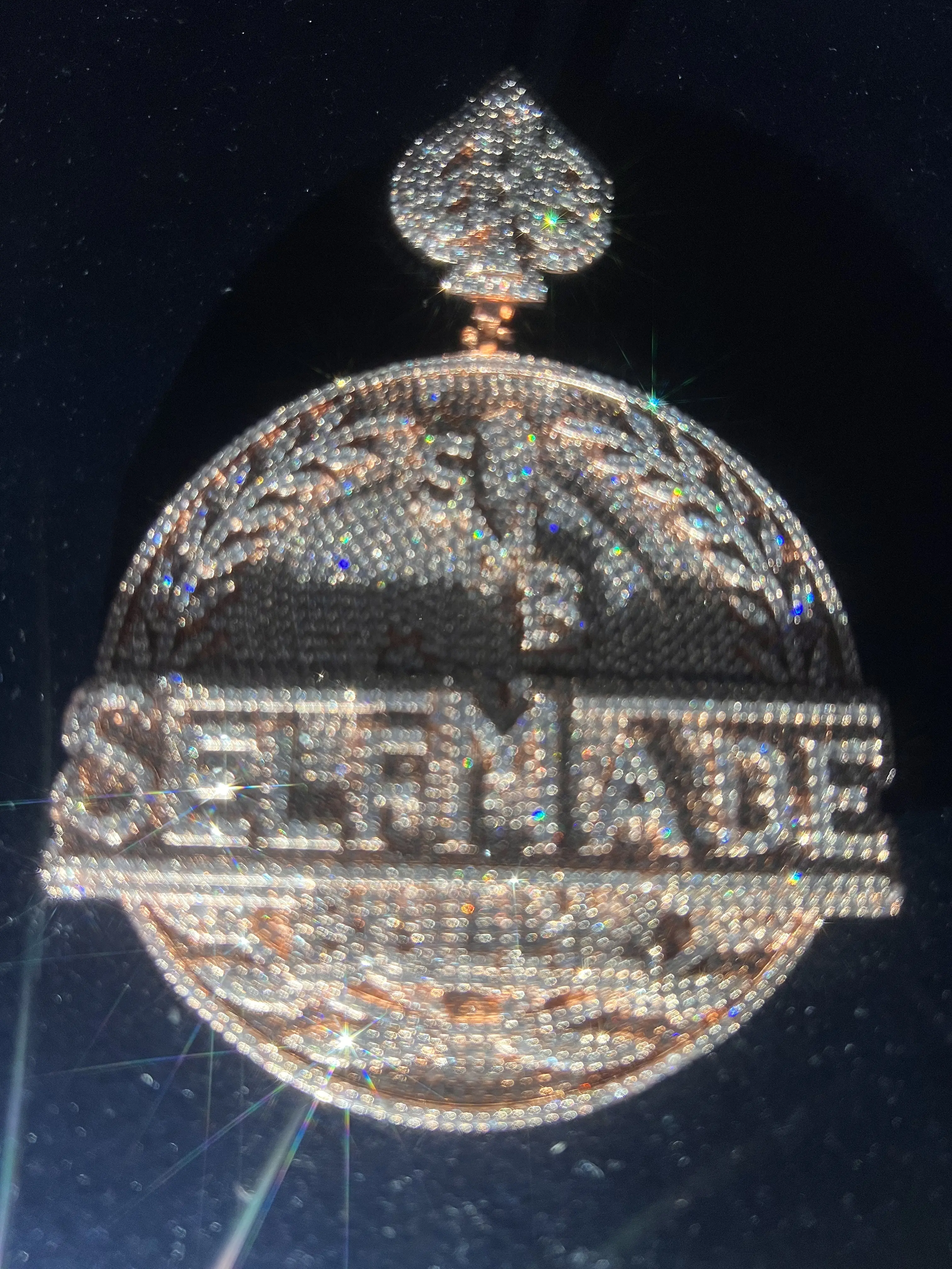 Hot-selling hip-hop accessories custom silicone stone pendant with ice diamond, luxury pendant, 10k 14k 18k gold hip-hop party jewelry for men and women, icy medal accessories, hip-hop anniversary gift