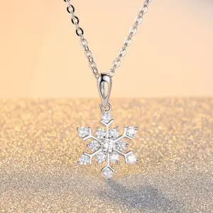 Snowflake Zircon Necklace, Elegant and Luxurious Snowflake Inlaid Sparkling Synthetic Zircon Shaped Pendant Necklace Suitable for Christmas Gifts, Anniversaries, Holiday Parties, Valentine's Day, Perfect Holiday Gift for Women's Jewelry Accessories