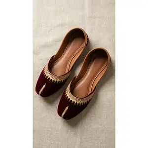 Gulnaar | Velvet Khussa | Maroon