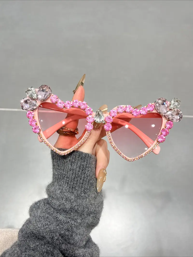 Pink sun glass with hart - TikTok Shop display picture 1