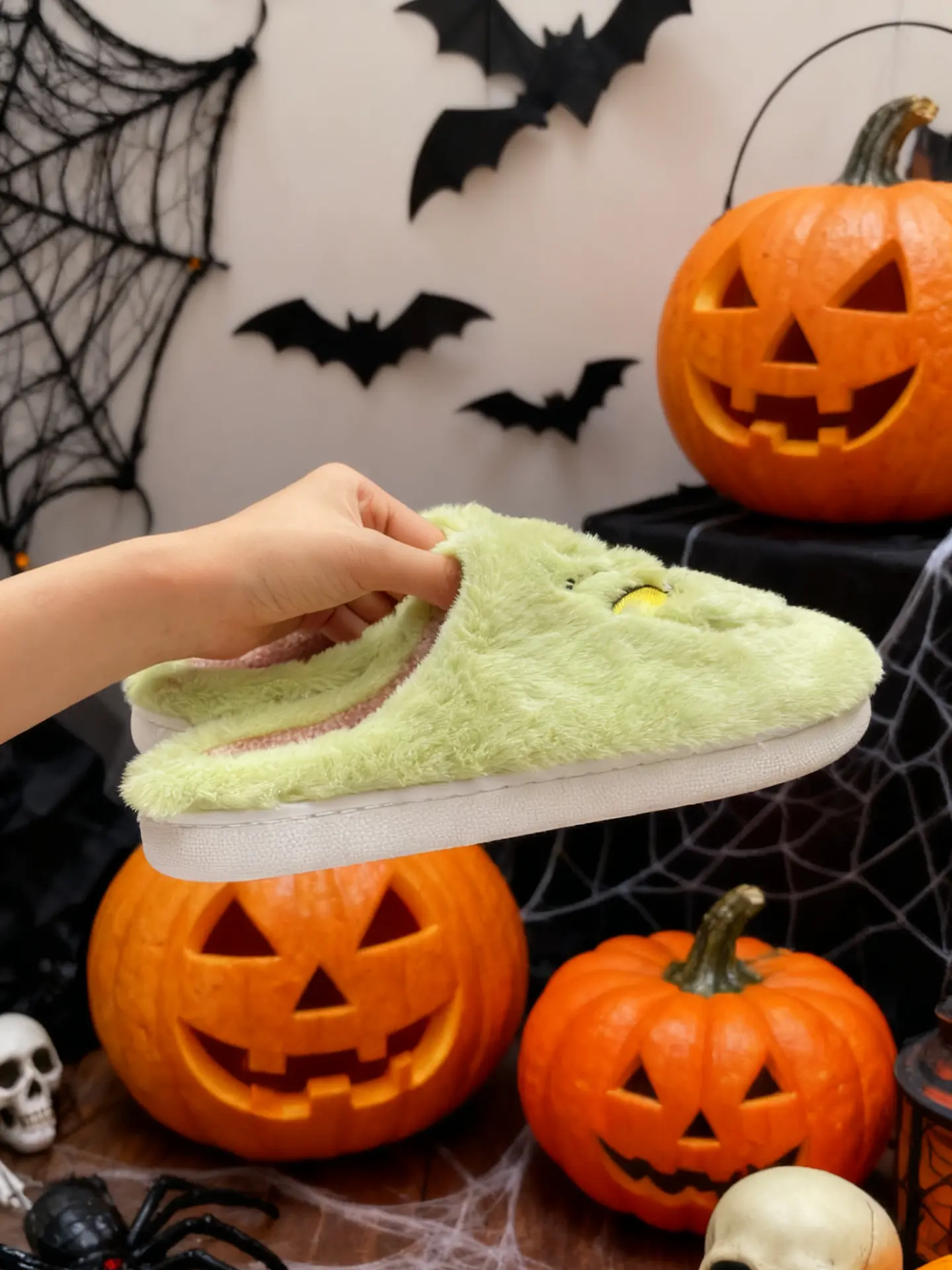 Christmas Cotton Slippers for Couples, Warm Indoor Winter Footwear with a Thick, Soft, Non-Slip Sole