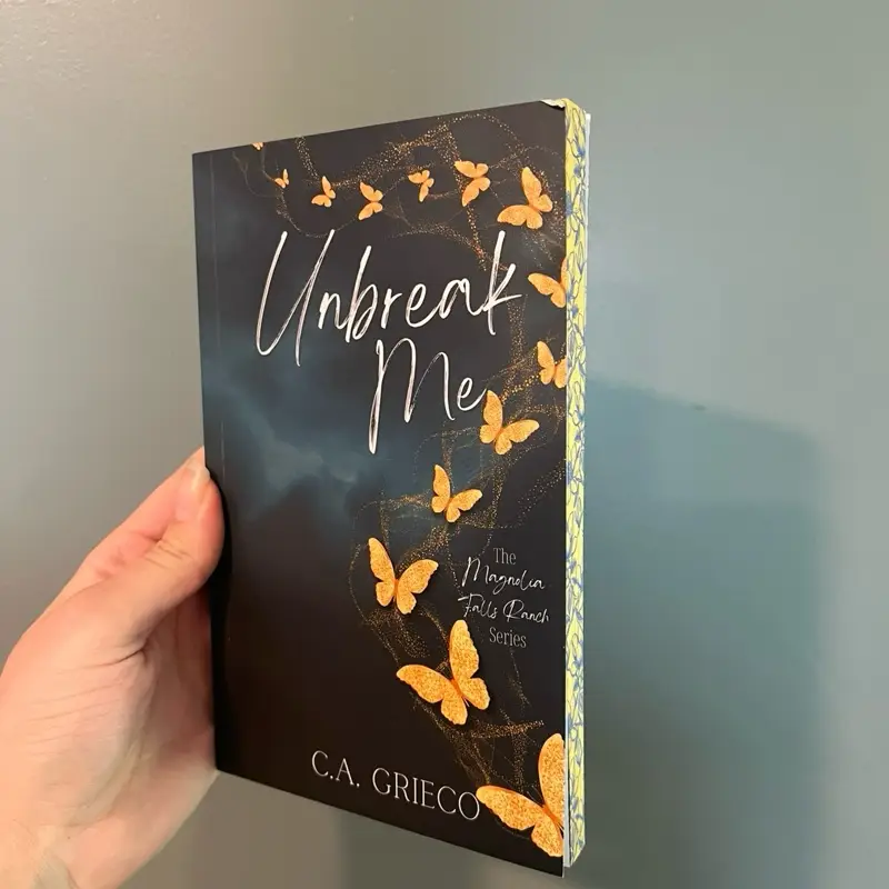 Sprayed edge Unbreak Me paperback