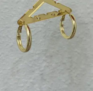Argollas Gold-Toned Classic Hoop Earrings Minimalist Design Trendy Jewelry for Everyday Wear Elegant and Timeless Look