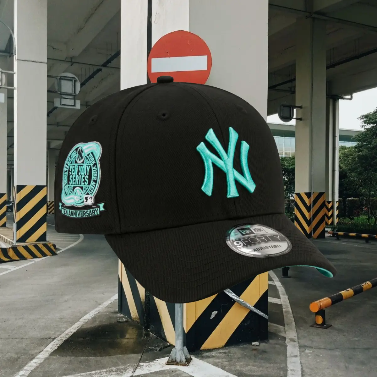 New Era 9FORTY New York Yankees Basic Adjustable Snapback - MLB Sports Collectible Headwear for Men
