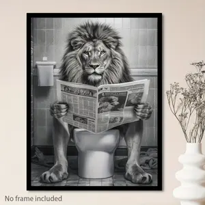 1PC 2D Flat Funny Bathroom Poster - Lion Reading Newspaper on Toilet - Modern Minimalist Bathroom Decor - Canvas Painting, Unframed Art Print, Suitable for Cave, Bedroom, Office, Living Room, Bathroom Wall Art