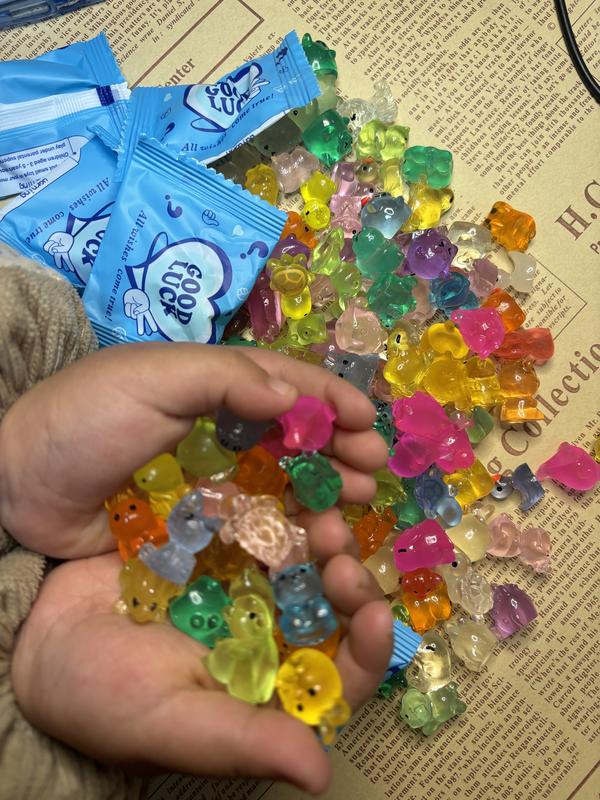 50pcs Mini Random Color Resin Animal Ornaments Luminous Night Glow Cute Decorations for Office Home Desk Collectible Figurines