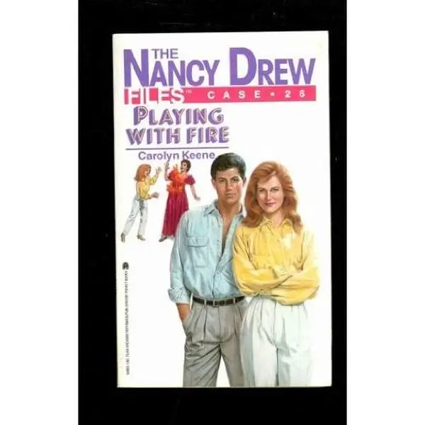 USED Book - Playing With Fire (Nancy Drew Casefiles, Case 26) by CAROLYN KEENE (Paperback) - english