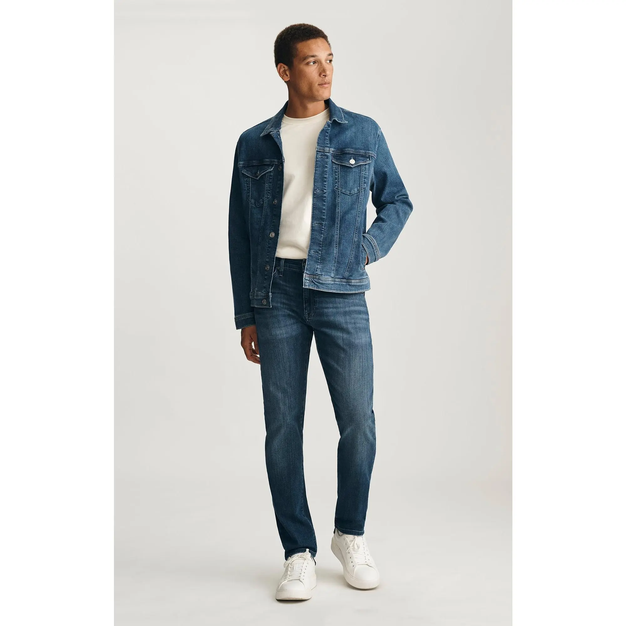 Men's Jeans in a Slim Straight-Leg Cut, Light Blue Wash with Comfortable Stretch Cotton Fabric, Casual Regular-Rise Style, Light Blue Straight-Leg Men's Jeans, Denim, Elastized Men's Jeans