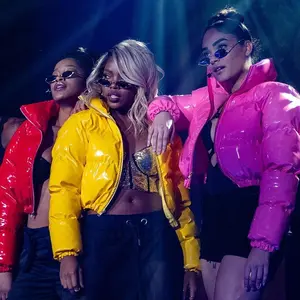 Y2K Bubble Puffer Polyester Style Tops White Comfort Basic Black Fitted Minimalist Vneck