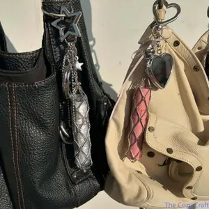 Elegant Silver Lipstick Mesh Bag Charm, Luxury Socialite‑Style Keychain Accessory, Trendy High‑End Lip Pouch Hanging Ornament, Chic Dainty Cosmetic Holder Pendant for Women’s Handbags, Crossbody Purses, Daily Styling and Party Outfits