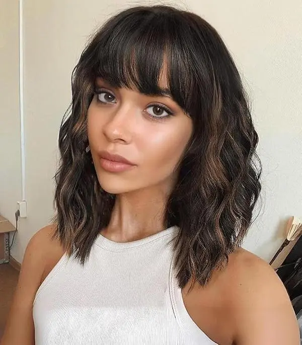 Black Mixed Brown Short Curly Wavy Wig with Bangs for Women Shoulder Length Bob 14 Inches Wig Women's Wigs Synthetic Heat Resistant Fiber Wigs for Daily Party Use Body Wave Wig Bob Hair Wig