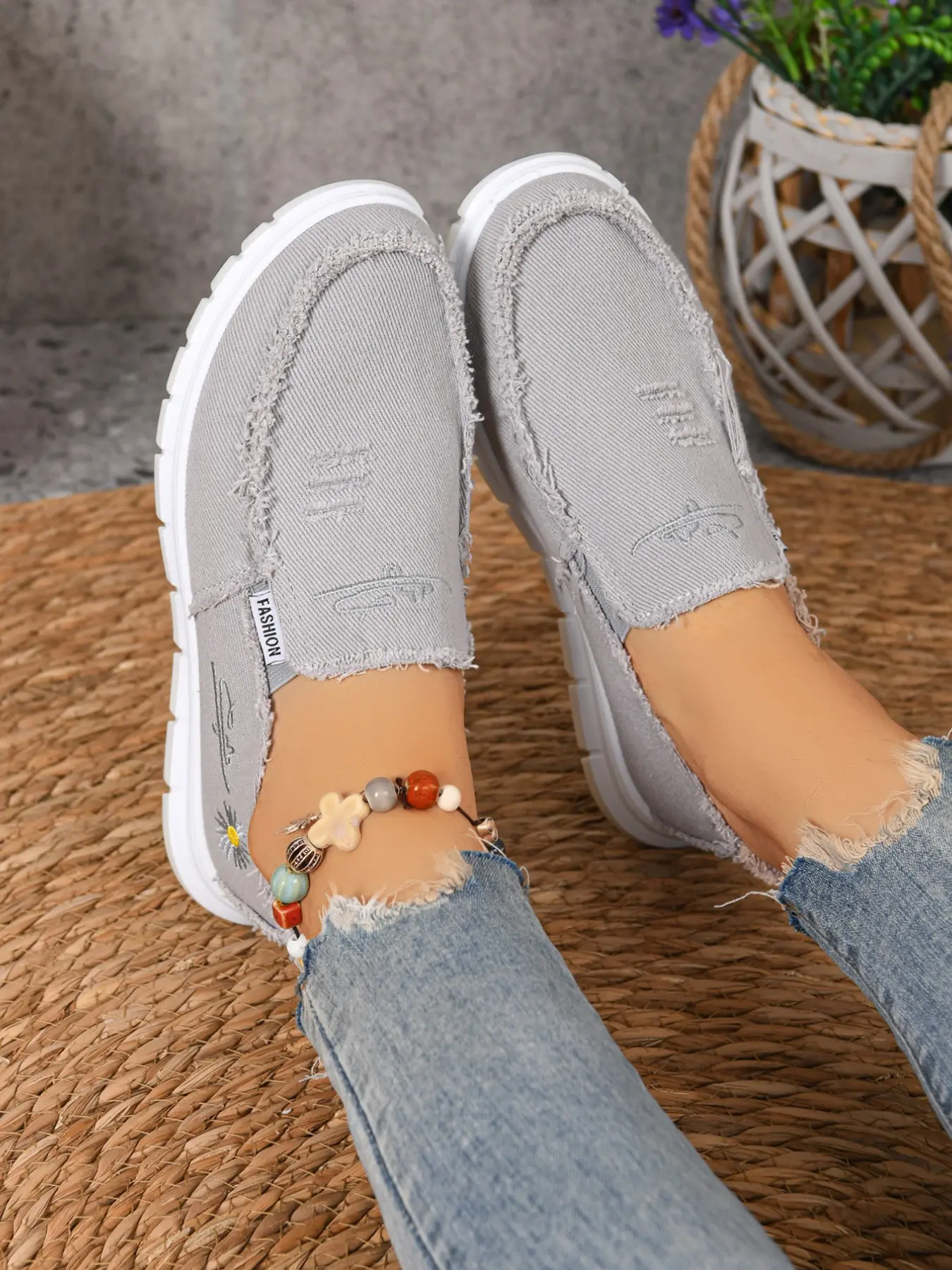 Women's Daisy Embroidered Canvas Slip-On Shoes - Boho Shoes Lightweight Casual Loafers with Frayed Edges for Daily Commute, Outdoor Walks and Casual Wear, Bohemian Flat Shoes