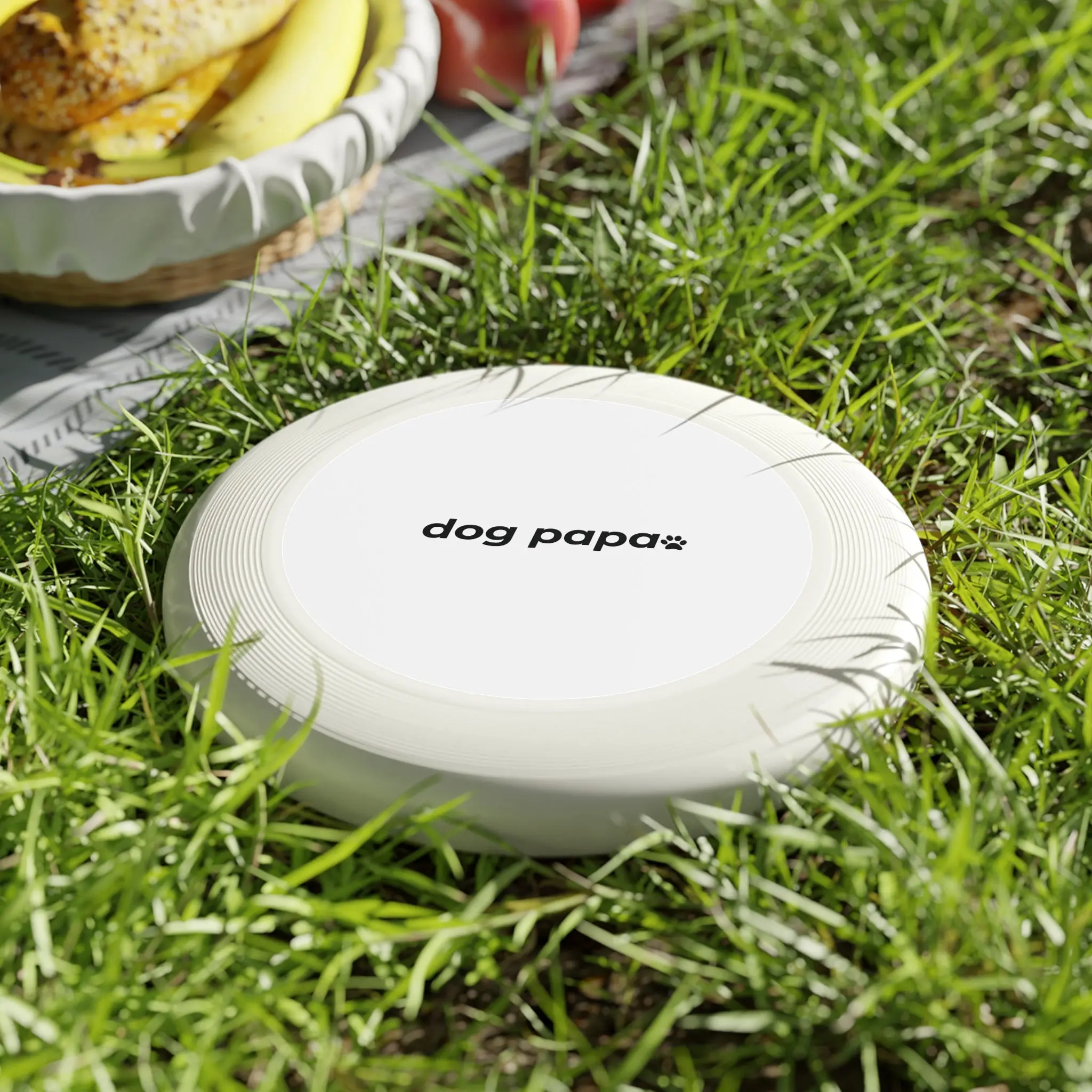 dog papa. ™ Frisbee