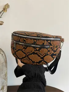 Fashion Snake Print Shoulder Chest Bag, Versatile Crossbody Bag for Commuting, Zipper Fanny Pack, Casual Waist Bag, Zipper Belt Bag, Stylish Daily Use, Perfect for Outdoor Activities