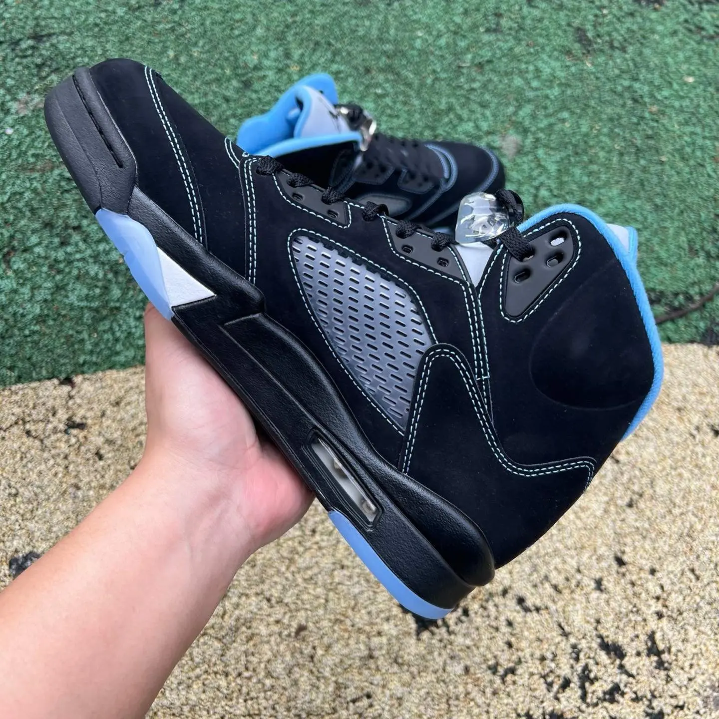 Unisex High‑Top Retro Basketball Sneakers Black Suede Upper Light Blue Inner Collar And Outsole White Contrast Stitching Grey Perforated Breathable Mesh Panel Visible Air Cushion Lace‑Up Street Sport Shoes For Men Women ****