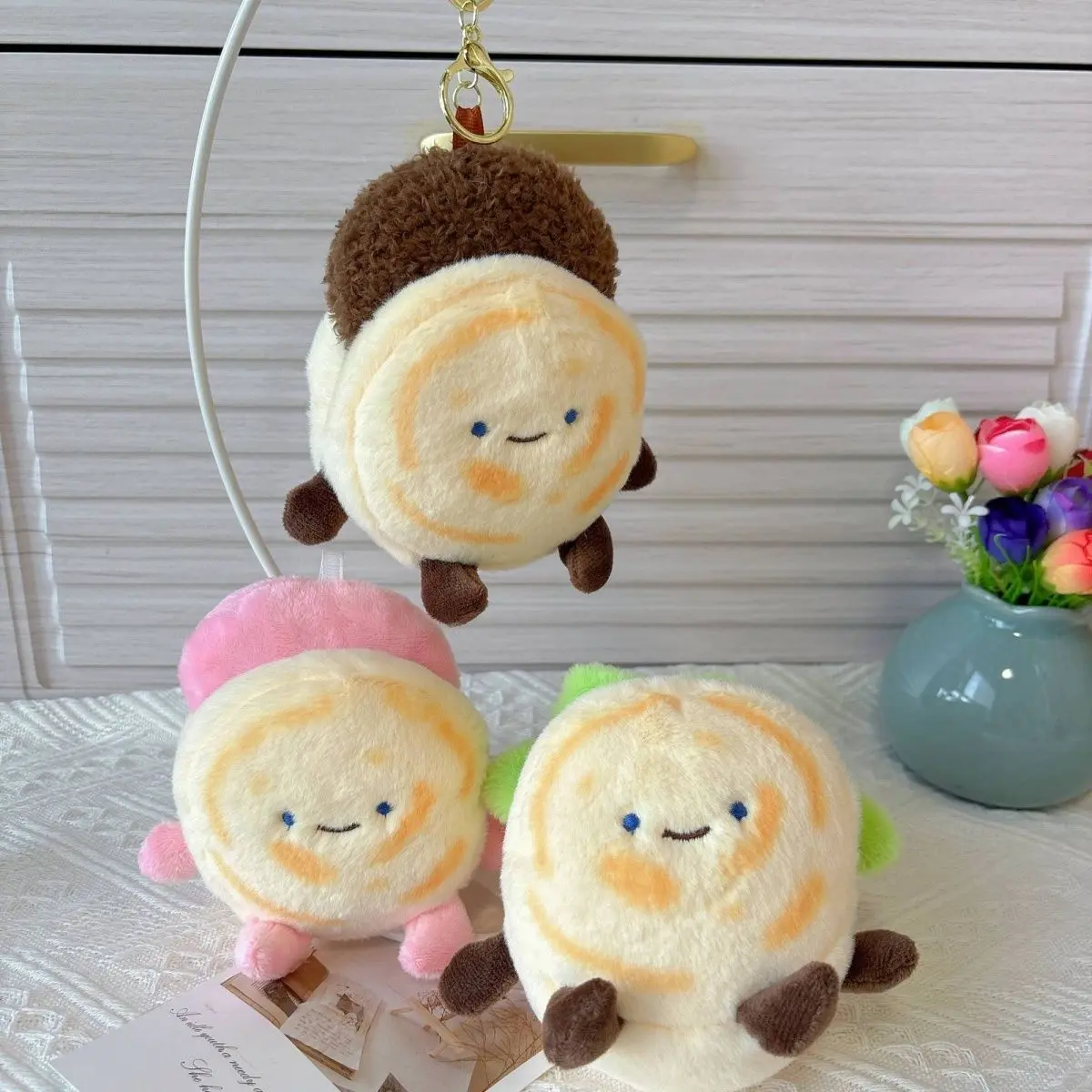 Cute Plush Roujiamo Keychain, Soft Stuffed Bun Pendant for Bags, Detachable Meat Patty Doll Toy, Xi‘an Snack Inspired Ornament, Zipper Pull Charm, Car Mirror Hanging Decor, Unisex Funny Gift for Teens Adults