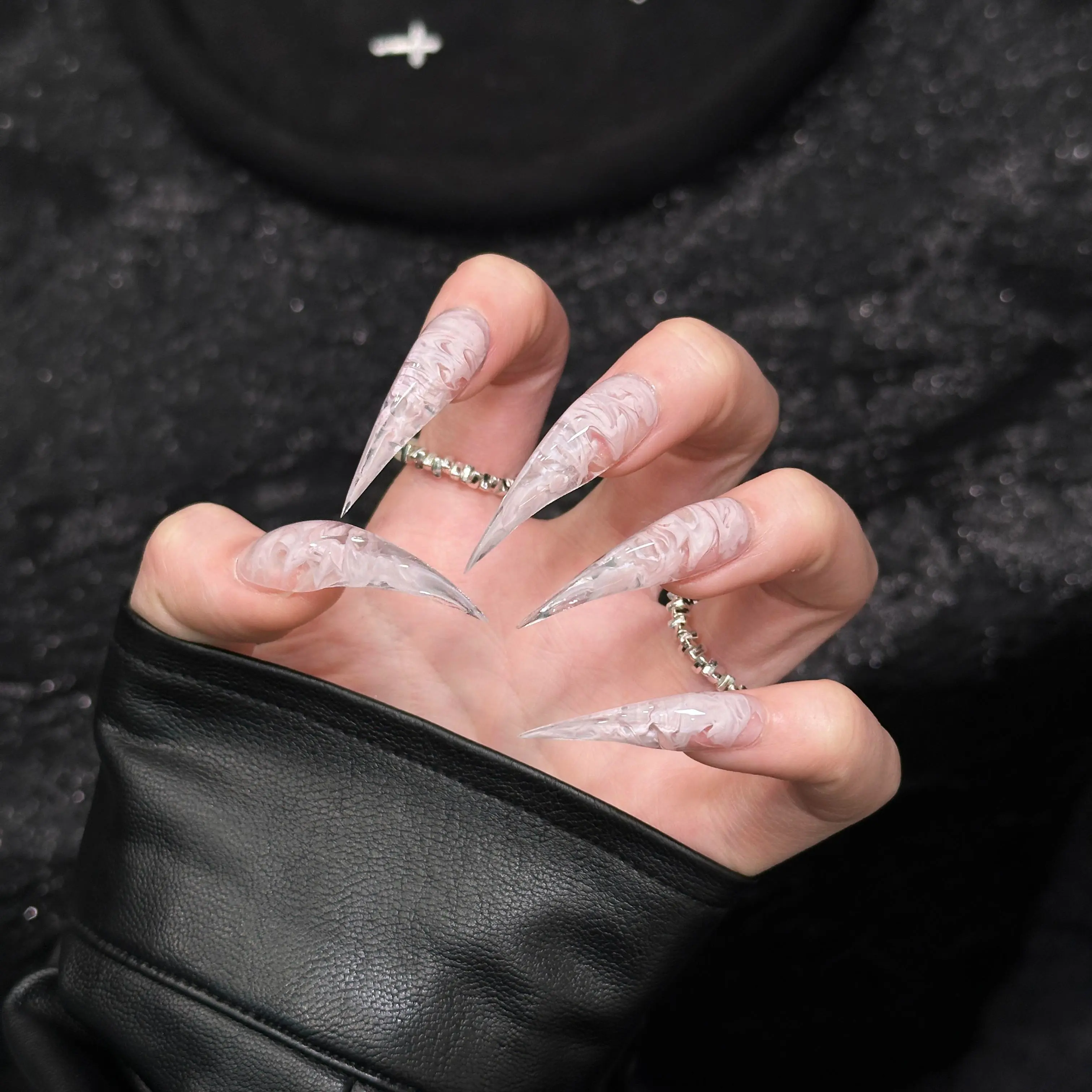 Purely handmade false nails in nude pink, solid color with marble texture; cat claw, dragon claw, and animal claw styles; long wear; glossy finish; versatile style.
