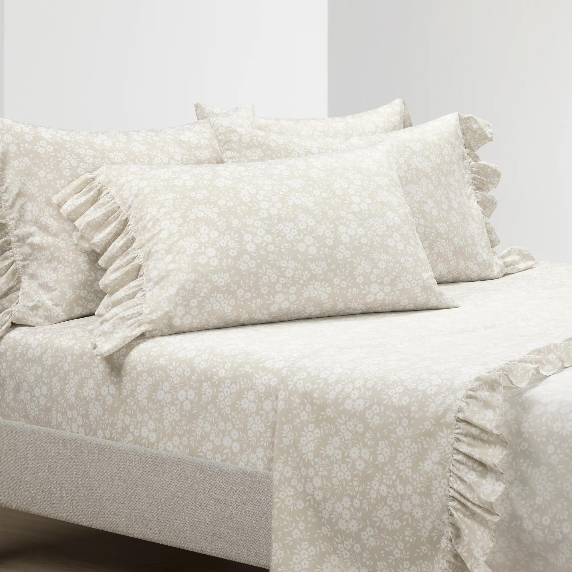 Lush Decor Garden Of Flowers Ruffle Floral Sheet Set (Sheets Only) - Decorative Sheet Set with Soft Touch, Coquette Style, Soft Charm, 14" Pocket Fit Fitted Sheets, Farmhouse Vibe for Fresh Cozy Bedroom Upgrade