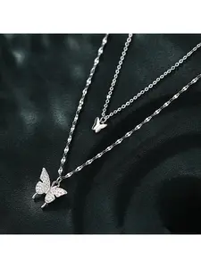 A double-layered butterfly necklace, inlaid with crystals and diamonds. A luxurious and high-end halter-neck fashion necklace.