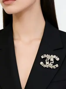 Faux Pearl Brooch Pin, Elegant Faux Pearl Design, Perfect Gift for Her, Versatile Jewelry Accessory, Suitable for Any Occasion