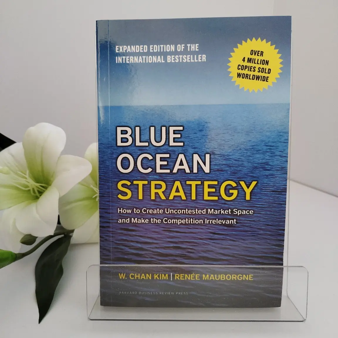 English Edition Blue Ocean Strategy Book, Original Version Business Management Guide, Essential Reading for Entrepreneurs and Leaders