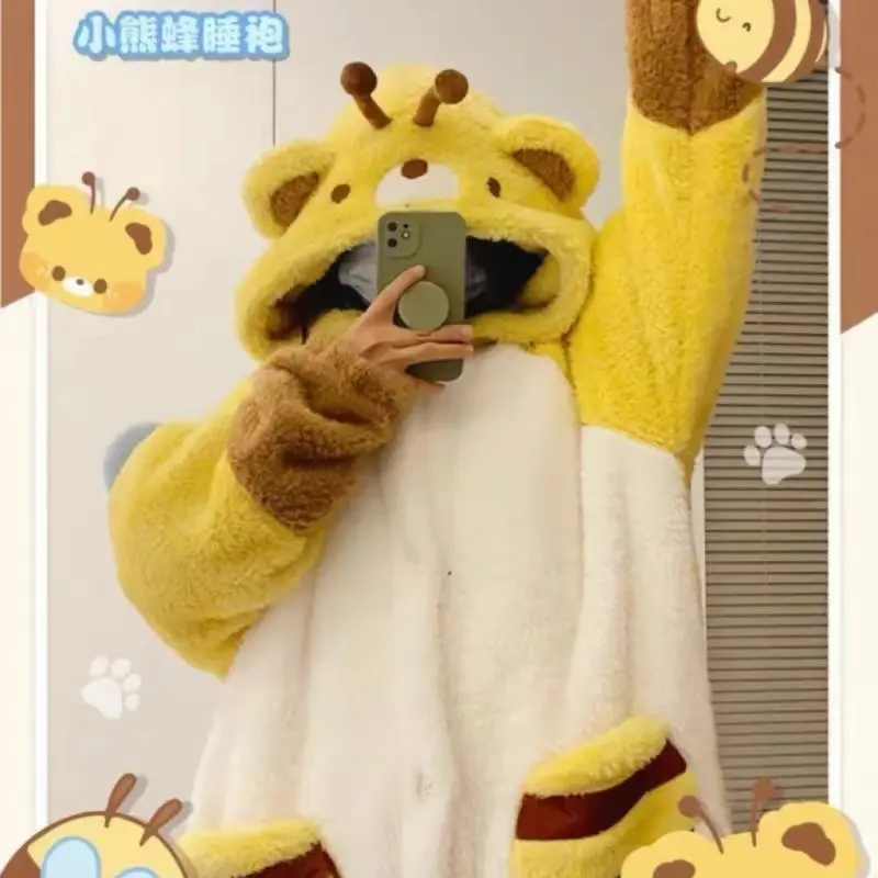 Little Bee Bear Sleeping Robe