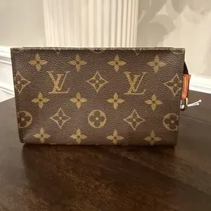 Pre-owned Louis Vuitton canvas Small Leather Goods Monogram bucket pouch