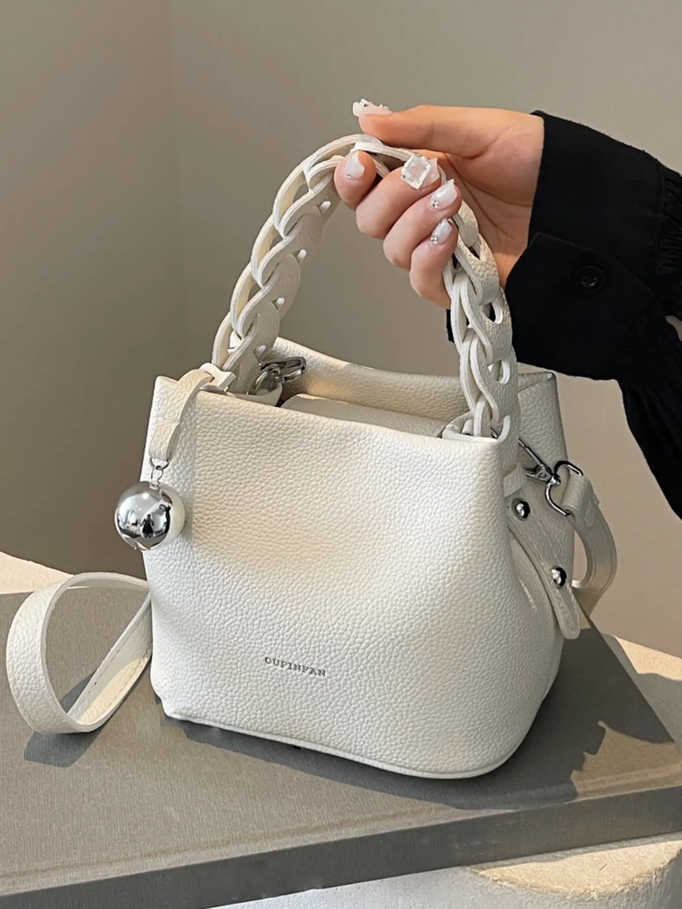 Fashionable and trendy women's handbags, personalized and niche, can be slung diagonally, elegant women's backpacks, exquisite and casual style, suitable for outdoor shopping, dating, gatherings, work and commuting, Elegant commuter bag, Stylish bag