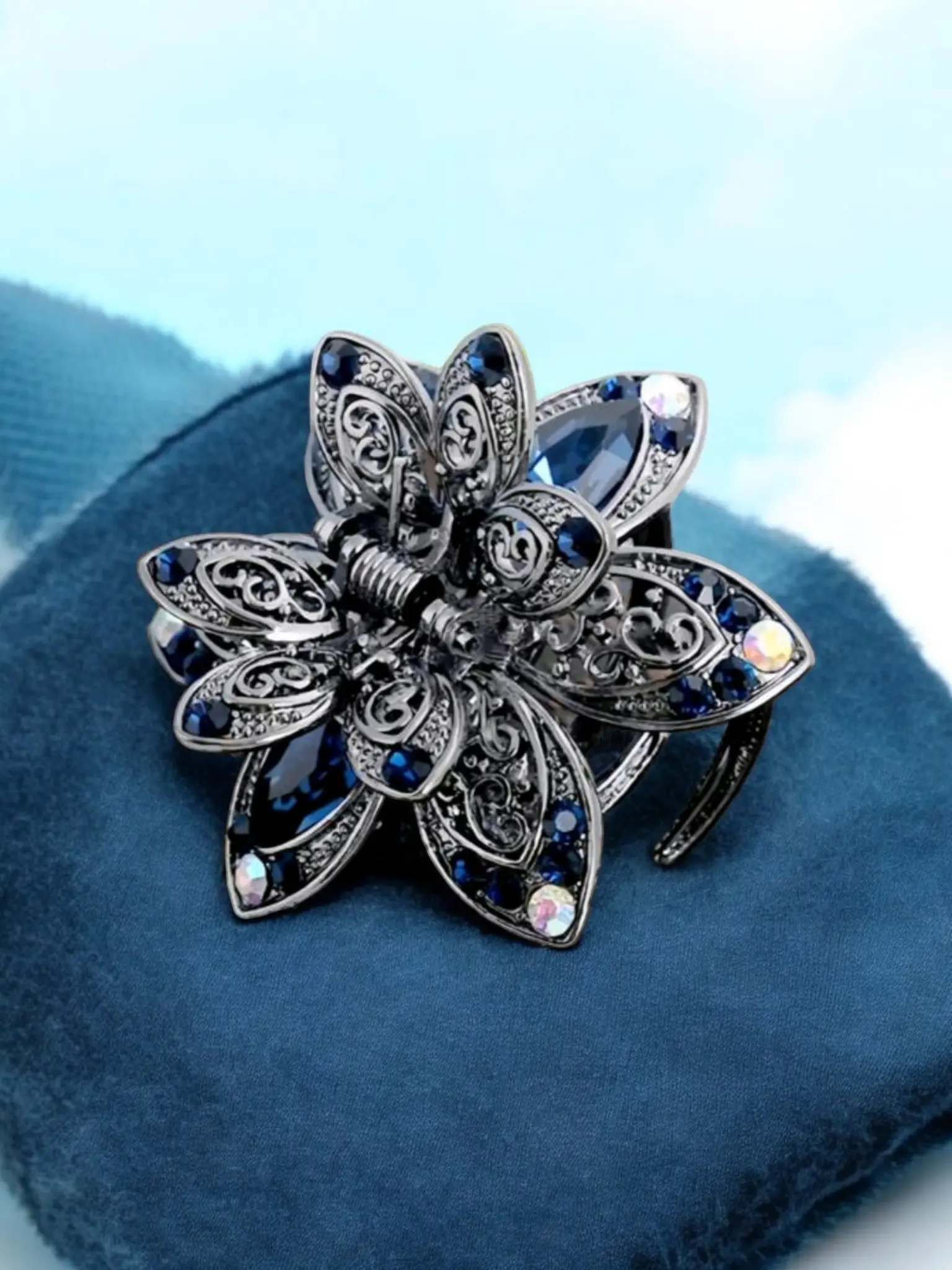 Sapphire Rhinestone Claw Clip - Decorative Design with Metallic Finish and Elegant Flower Shape